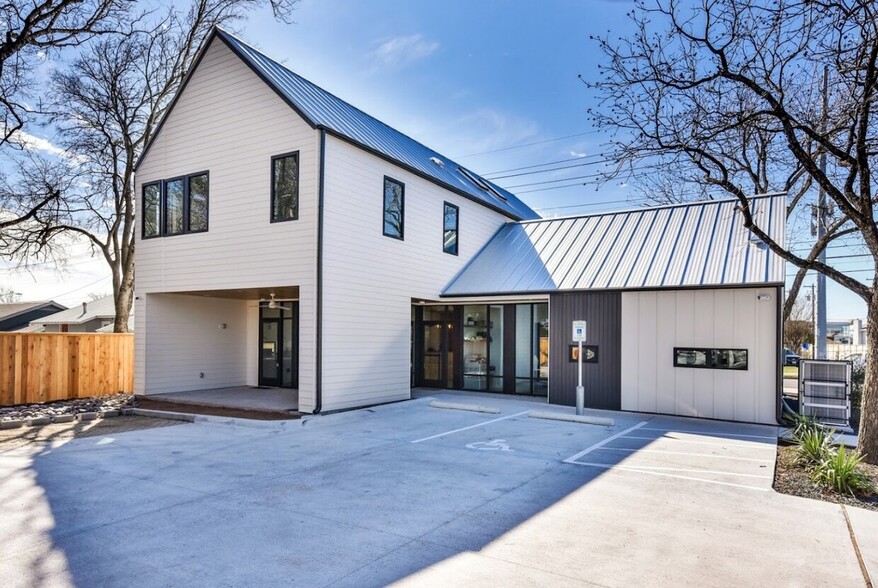 2010 W Koenig Ln, Austin, TX for rent - Primary Photo - Image 1 of 6