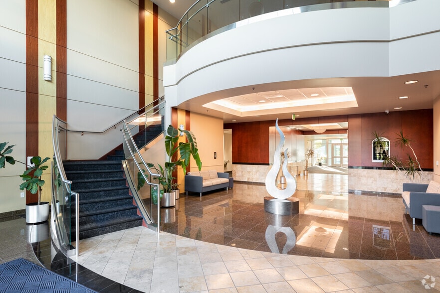 121 W Election Dr, Draper, UT to rent - Lobby - Image 3 of 5