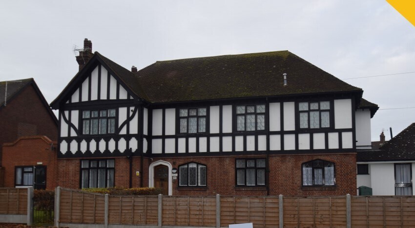 35 Hobleythick Ln, Westcliff On Sea for sale Primary Photo- Image 1 of 1