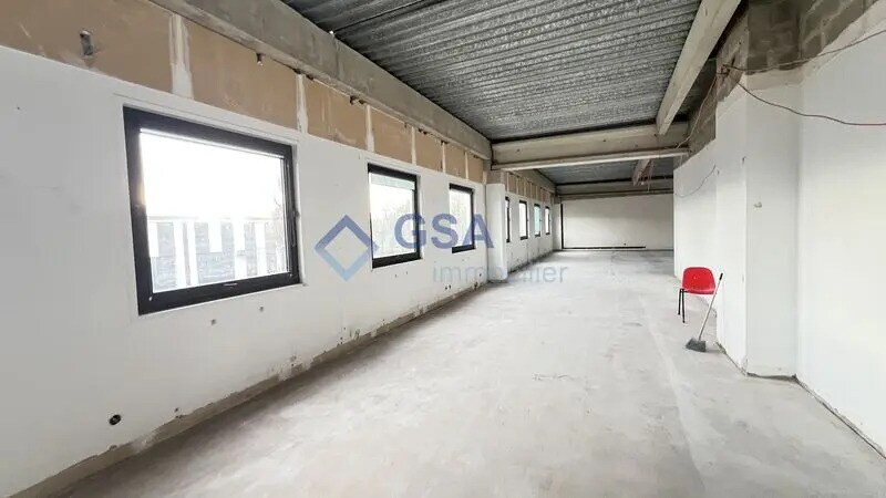 Office in Lisses to rent - Interior Photo - Image 3 of 6