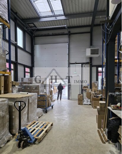 Industrial in Gennevilliers to rent Interior Photo- Image 1 of 3