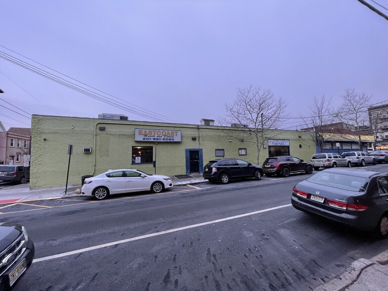 323 62nd St, West New York, NJ for sale - Building Photo - Image 1 of 1