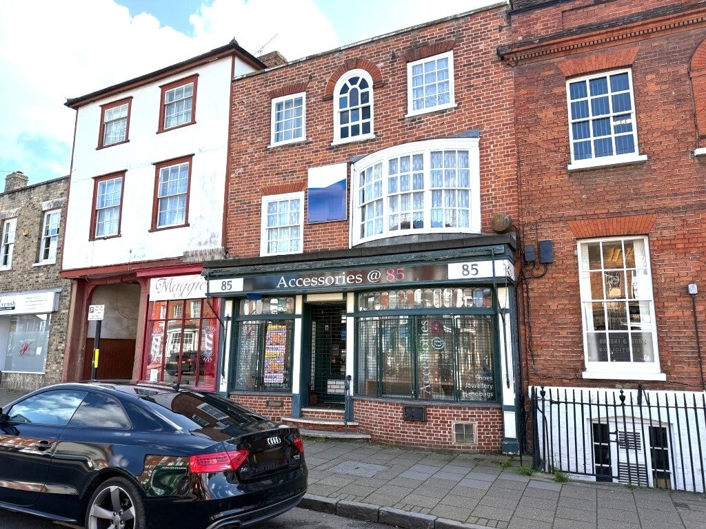 85 Newland St, Witham to rent Interior Photo- Image 1 of 17