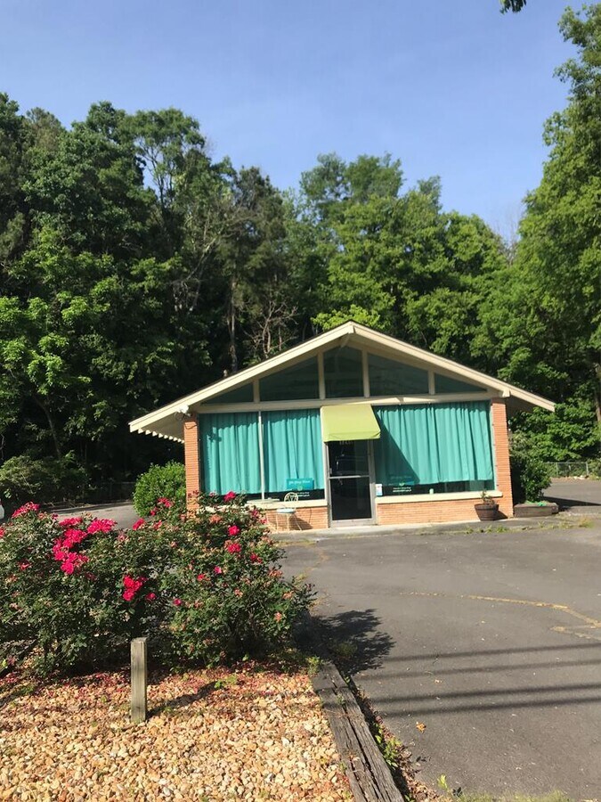 1240 N Thornton Ave, Dalton, GA 30720 UK