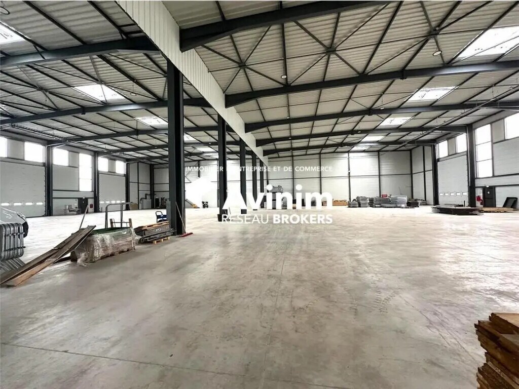 Location Entrepôt 1 500 m² - Photo 1