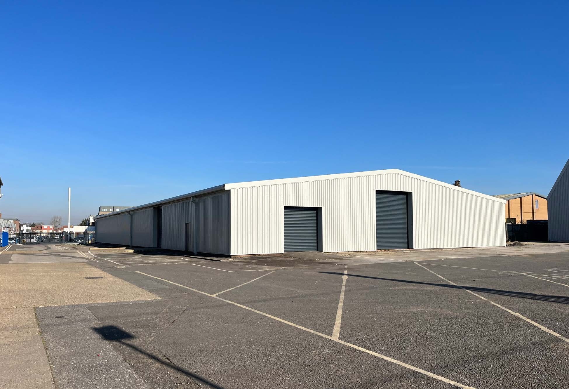 Albion Clos, Slough to rent Building Photo- Image 1 of 4