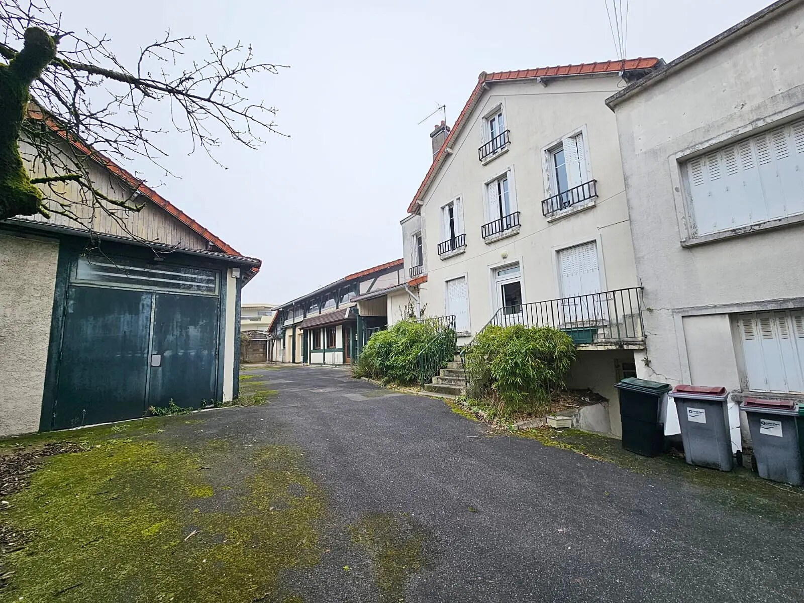 Light Industrial in Le Raincy for sale Building Photo- Image 1 of 16