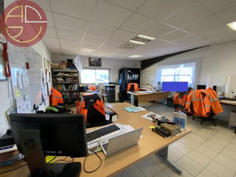 Industrial in Tournefeuille to rent - Building Photo - Image 3 of 6