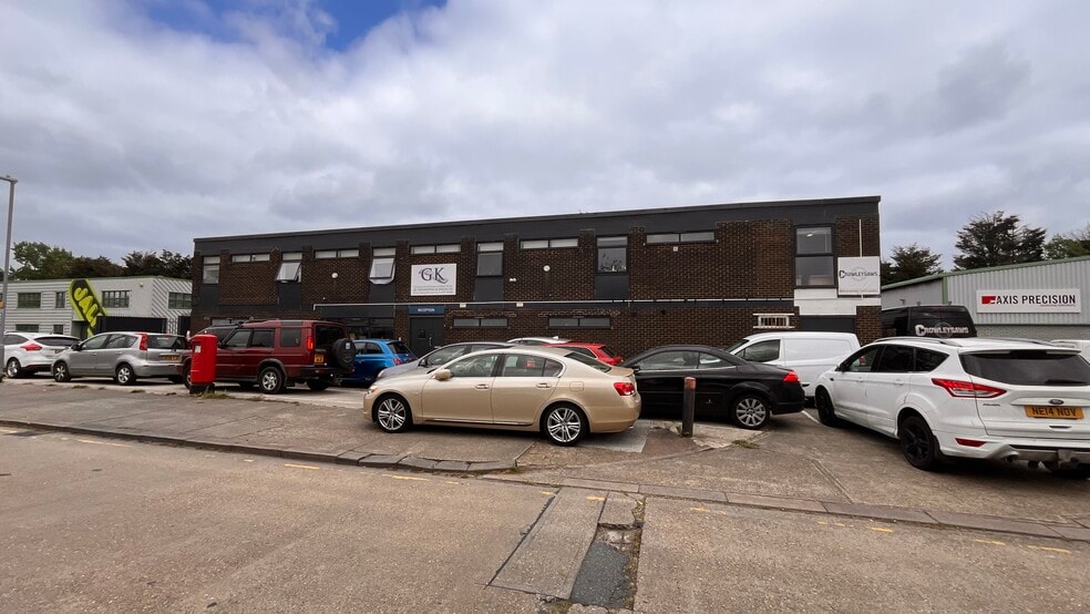 Bentalls, Basildon to rent - Building Photo - Image 1 of 1