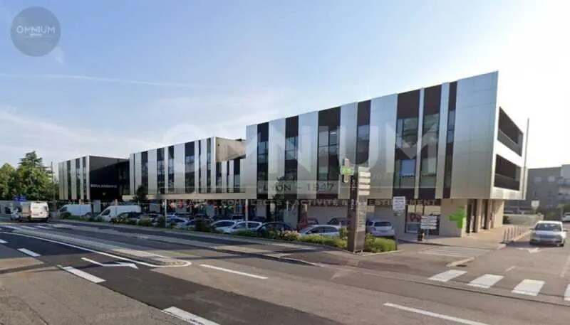 Office in Charbonnières-les-Bains to rent Building Photo- Image 1 of 6