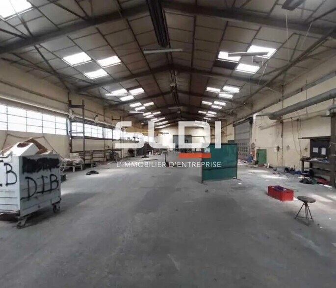 Industrial in Jonage for sale - Building Photo - Image 2 of 18