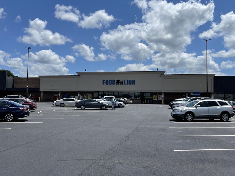 91 Food Lion Rd, Scotland Neck, NC for rent - Building Photo - Image 3 of 6