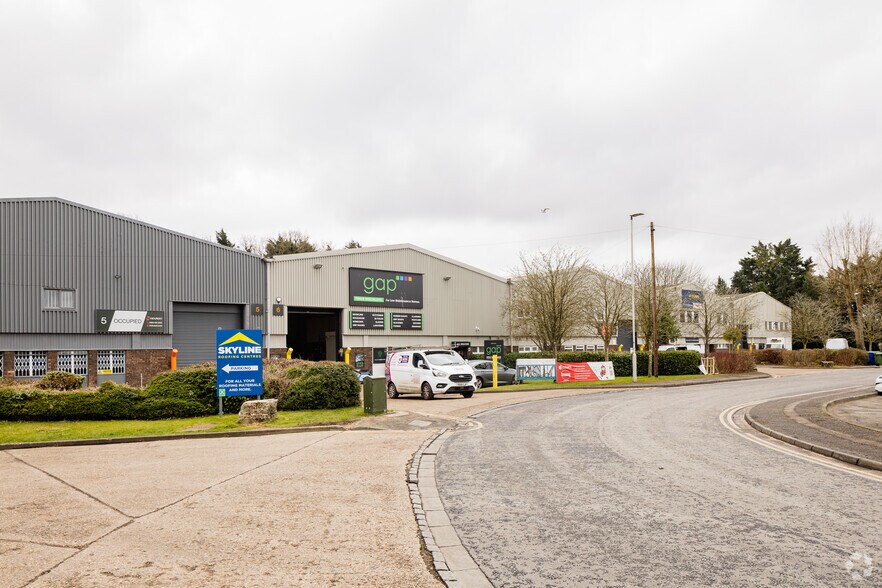 Blenheim Rd, High Wycombe to rent - Building Photo - Image 2 of 2