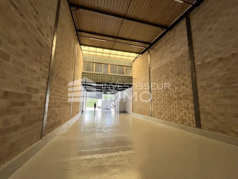 Light Industrial in Noisy-le-Grand to rent - Interior Photo - Image 3 of 5