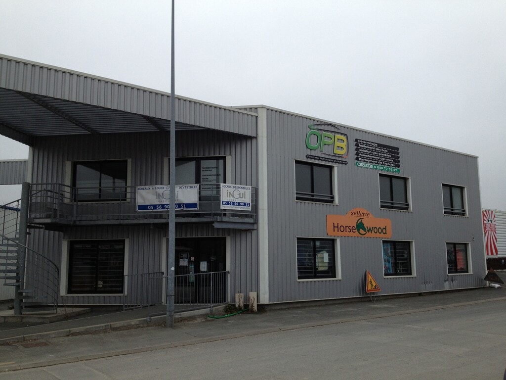 Location Bureaux 170 m² - Photo 1