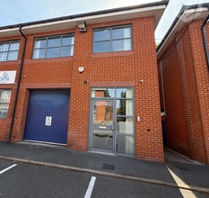 Park Ln, Nottingham to rent Building Photo- Image 1 of 4