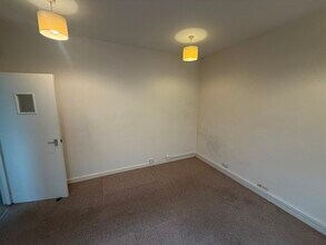 32 Avebury Ave, Tonbridge to rent Interior Photo- Image 2 of 4
