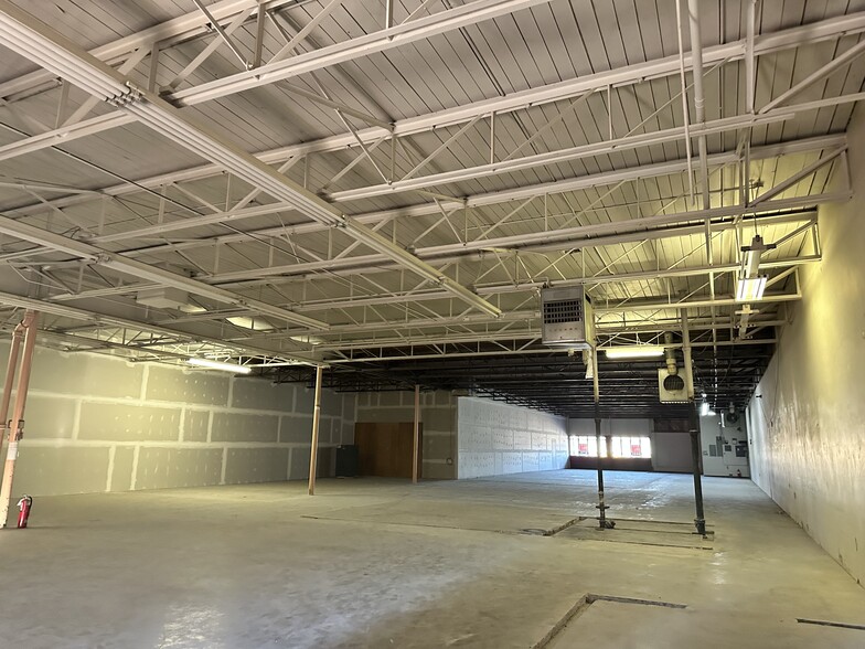 12928 127th St, Edmonton, AB to rent - Building Photo - Image 2 of 10