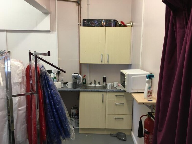 36-56 Hexworthy Av, Coventry to rent - Interior Photo - Image 2 of 3