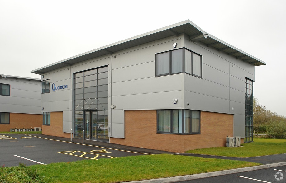 Queensway, Telford to rent - Primary Photo - Image 1 of 2