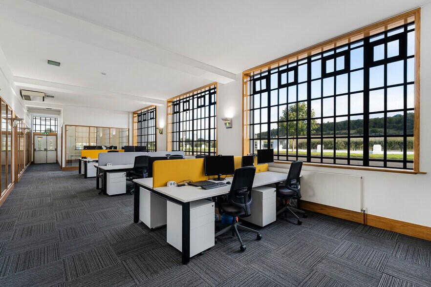 Greenock Rd, Inchinnan to rent - Building Photo - Image 3 of 10