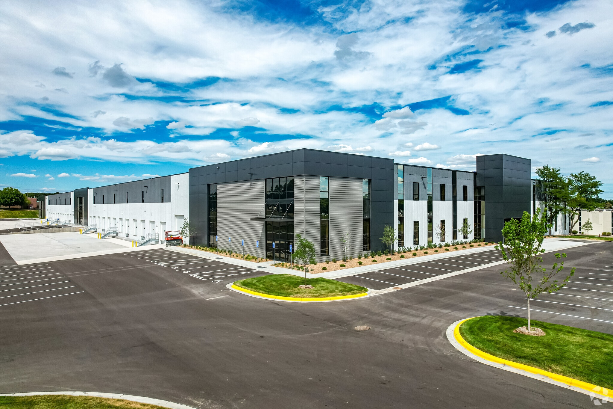 14600 21st Ave N, Plymouth, MN to rent Building Photo- Image 1 of 25