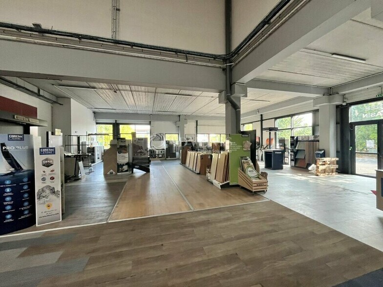 Light Industrial in Villeneuve-la-Garenne to rent - Interior Photo - Image 3 of 10