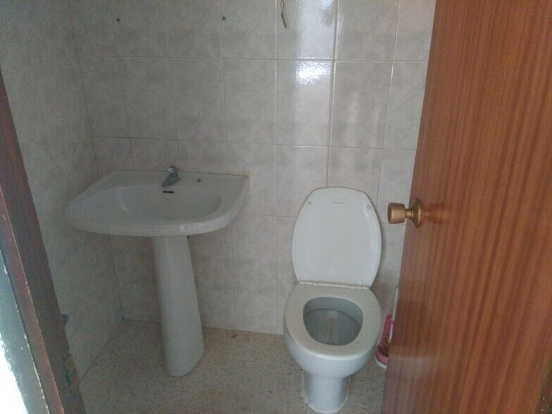 Retail in Cáceres to rent - Building Photo - Image 3 of 7