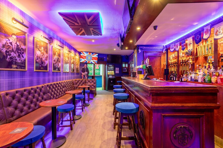 1-3B Union St, Larkhall for sale - Interior Photo - Image 2 of 62