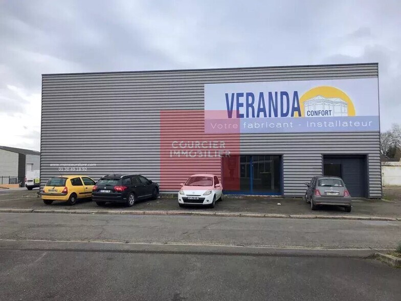 Light Industrial in Coignieres to rent - Building Photo - Image 1 of 3
