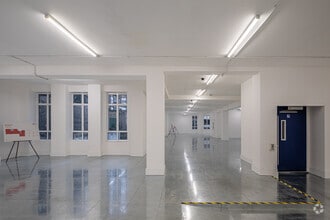 22 Upper Woburn Pl, London to rent Interior Photo- Image 2 of 6