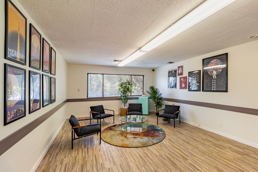 11934 Hawthorne Blvd, Hawthorne, CA for rent - Interior Photo - Image 1 of 8