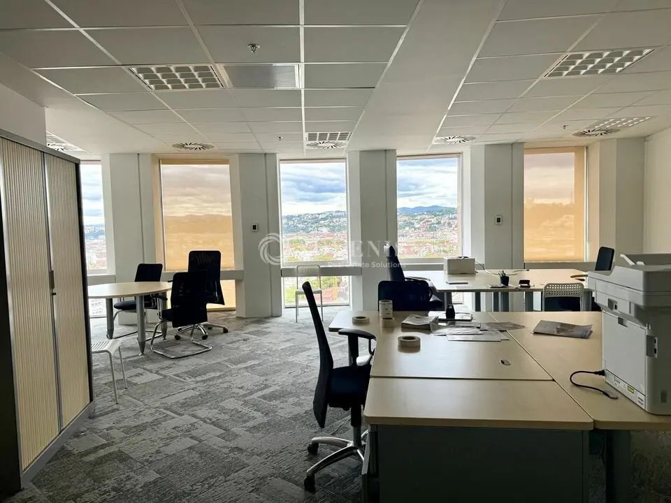 Office in Lyon to rent Interior Photo- Image 1 of 7