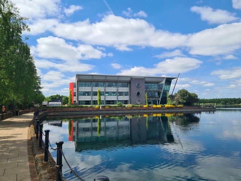 Lakeside Blvd, Doncaster to rent - Building Photo - Image 3 of 8