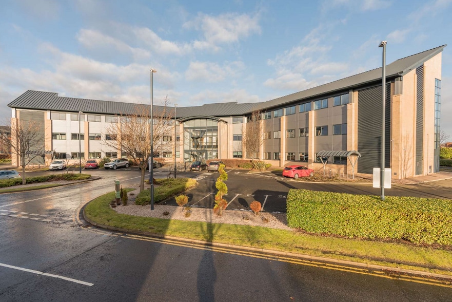 60 South Gyle Crescent, Edinburgh to rent - Building Photo - Image 2 of 19