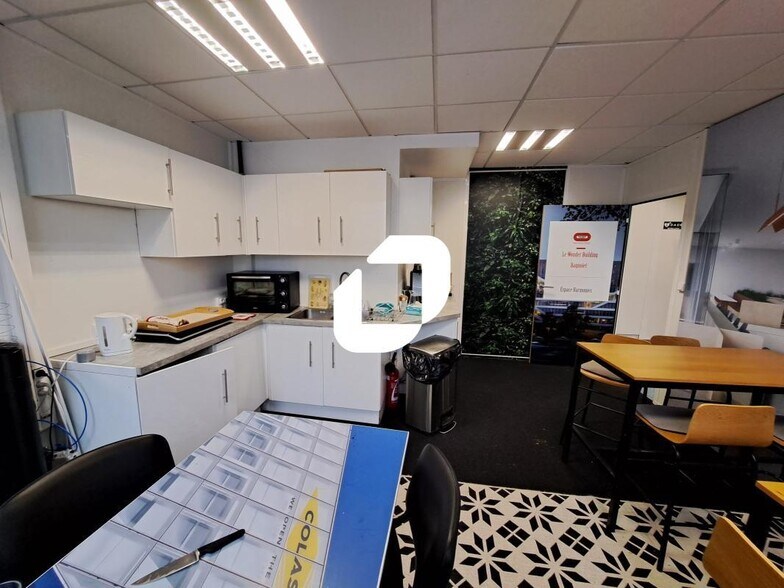 Office in Montreuil to rent - Interior Photo - Image 3 of 8