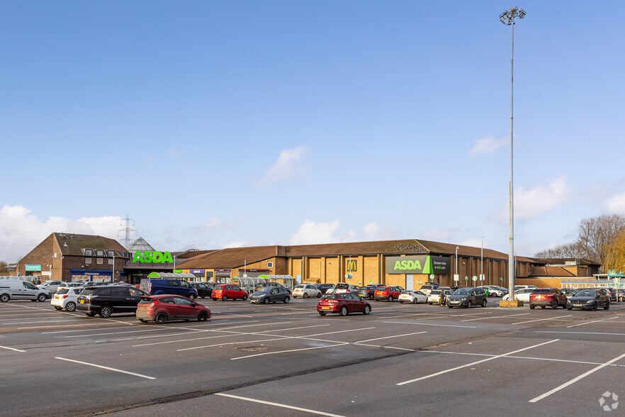 Tollgate Rd, London to rent - Building Photo - Image 2 of 3