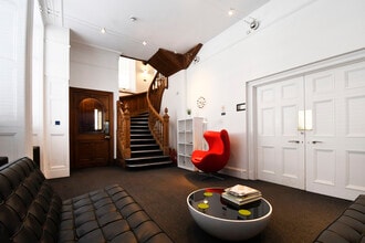 93 Constitution St, Edinburgh to rent Interior Photo- Image 1 of 20