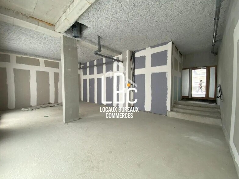 171 Route De Sainte Luce, Nantes to rent - Interior Photo - Image 3 of 19