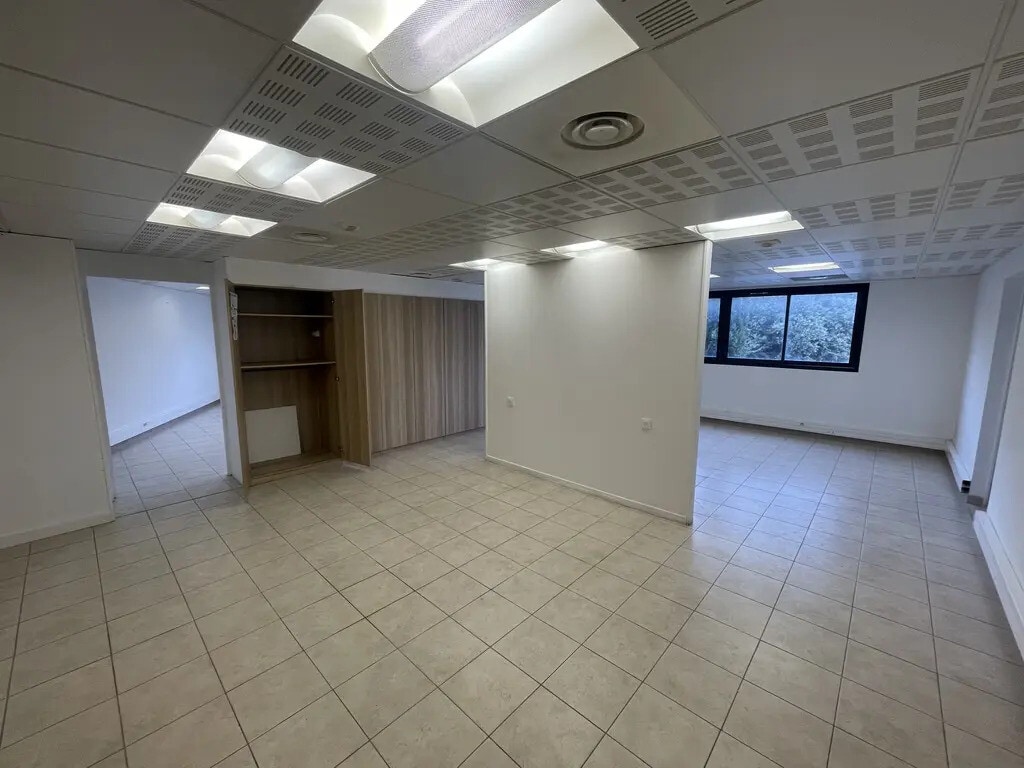 Location Bureaux 135 m² - Photo 1