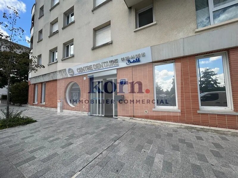 Retail in Guyancourt for sale Building Photo- Image 1 of 11