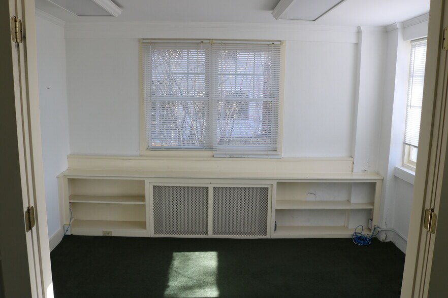 82 West St, Litchfield, CT to rent - Interior Photo - Image 3 of 14