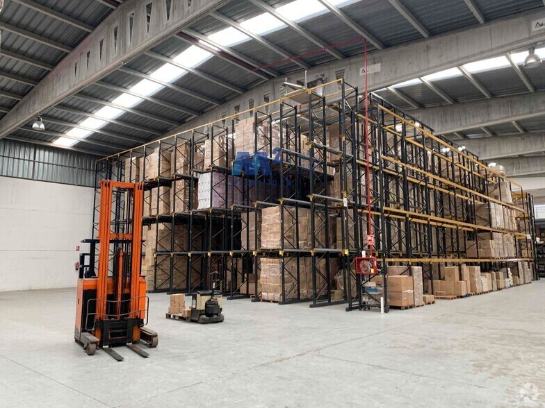 Industrial in Daganzo de Arriba, Madrid to rent - Building Photo - Image 2 of 4