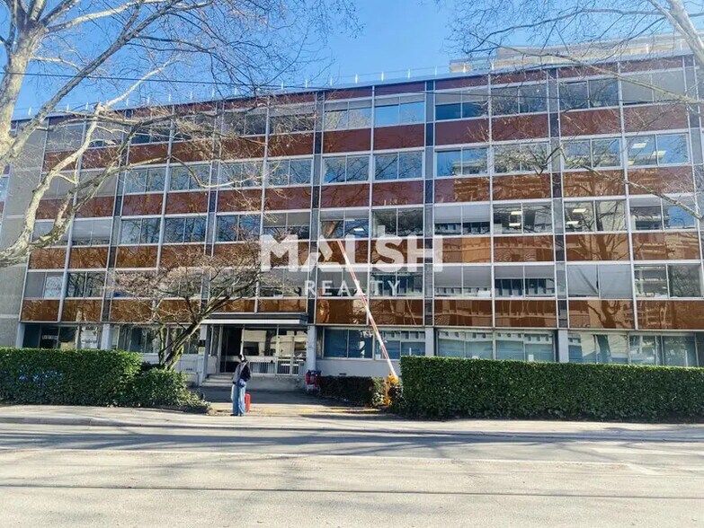 Office in Villeurbanne to rent - Building Photo - Image 2 of 15