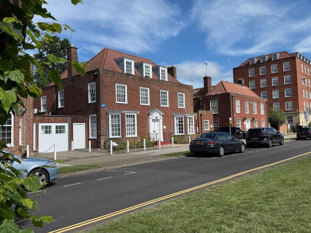 10 Parkway, Welwyn Garden City for sale Primary Photo- Image 1 of 1