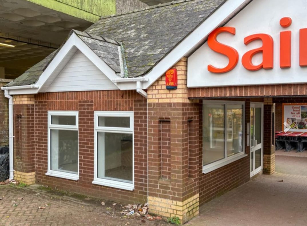 Upper Park Rd, Tenby to rent Primary Photo- Image 1 of 4