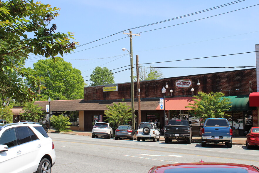 222 E Mills St, Columbus, NC for sale - Building Photo - Image 1 of 14