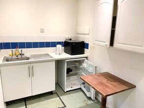 98 Thorpe Lea Rd, Egham to rent Interior Photo- Image 1 of 6