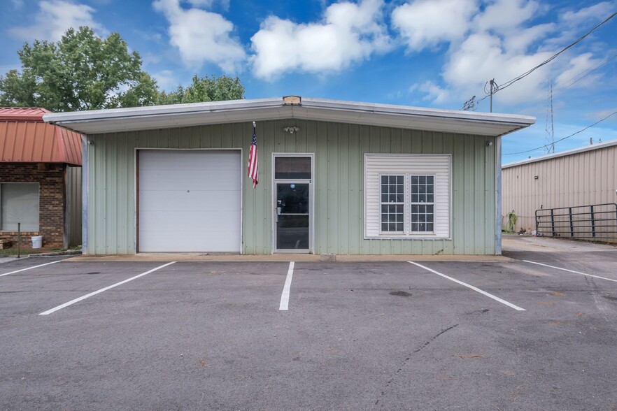 1409 Buffalo Rd, Lawrenceburg, TN for sale - Building Photo - Image 3 of 37