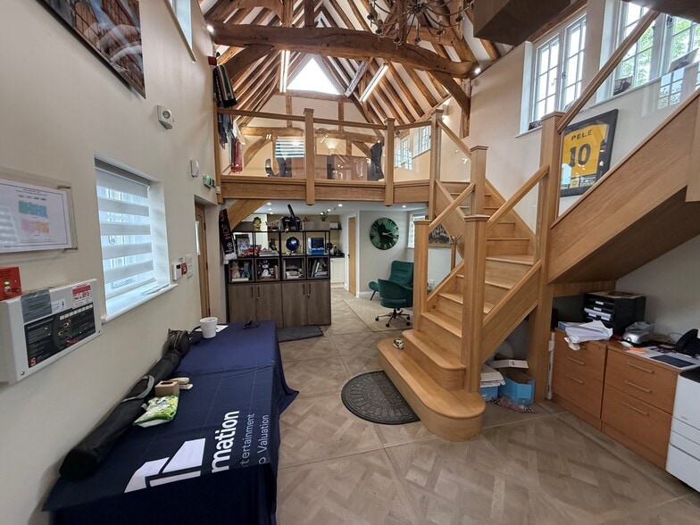 12b The Broadway, Amersham to rent - Building Photo - Image 3 of 6